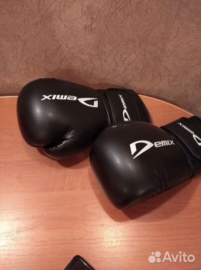 Боксерские перчатки demix