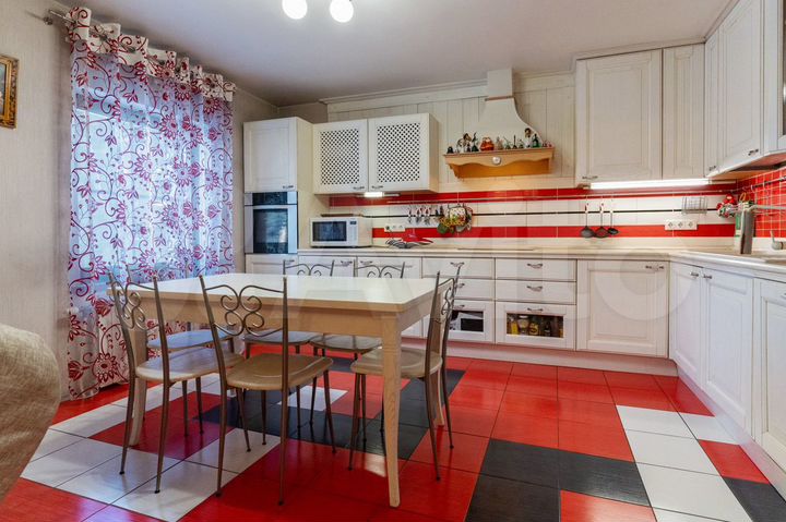 Коттедж 260,5 м² на участке 30 сот.