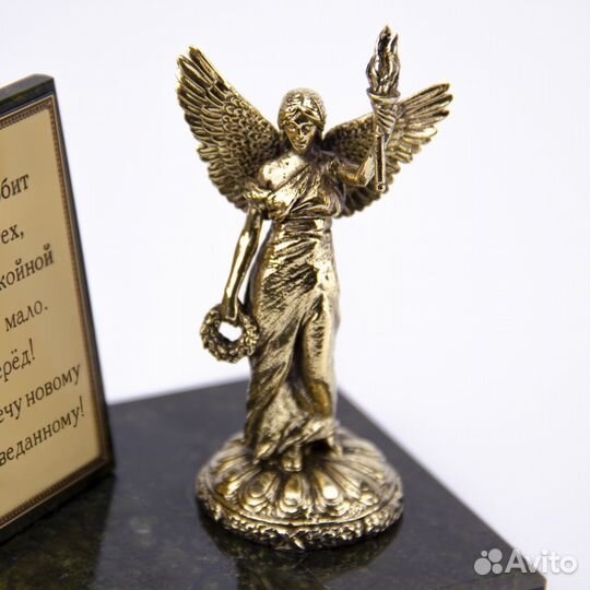 Фигурка бронзовая на камне 