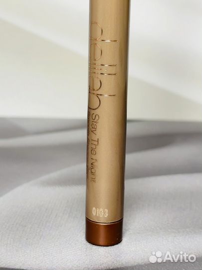 Delilah Smooth Shadow Cinnamon Swirl Тени Карандаш