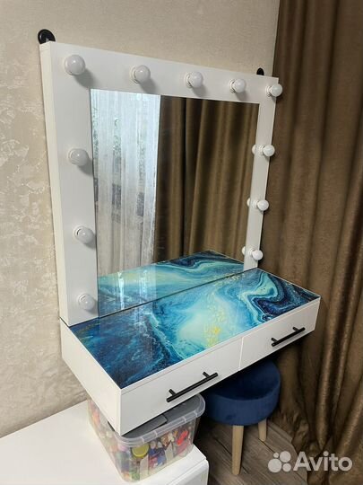 Зеркало для макияжа с подсветкой