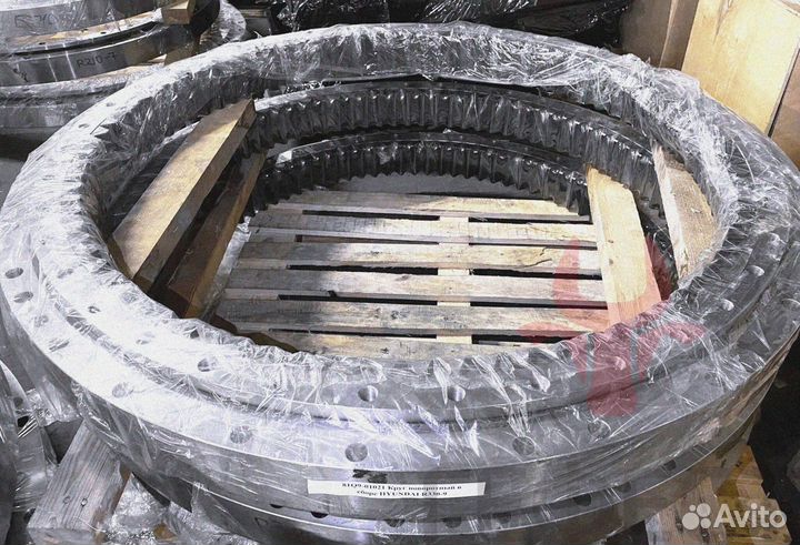 Поворотный круг Hyundai R320LC-7A 81N9-01023BG