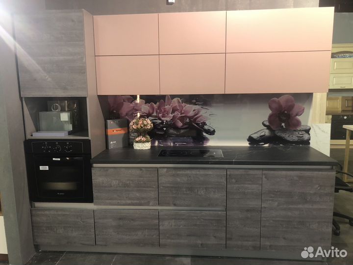 Кухонный гарнитур выставочный образец