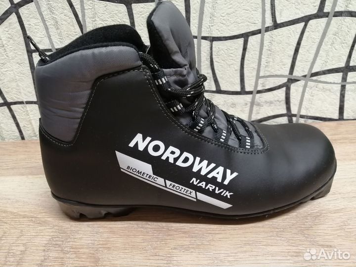 Лыжные ботинки