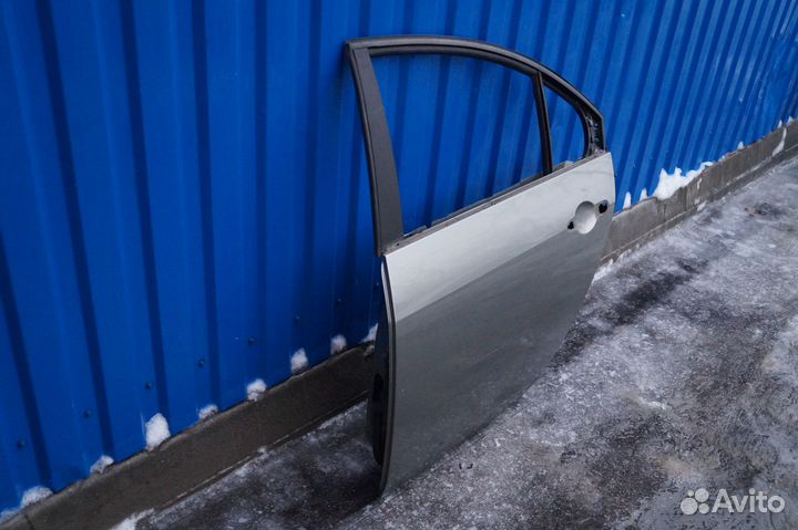 Nissan 82101-BA030 Дверь задняя левая