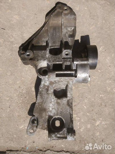 Кронштейн генератора Renault Megan2 Scenic2 K4M