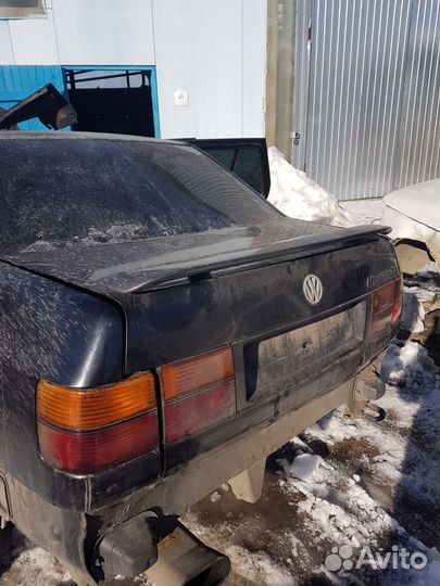 Крышка багажника со спойлером VW Vento