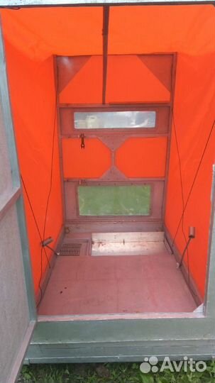 Домик для зимней рыбалки на лыжах