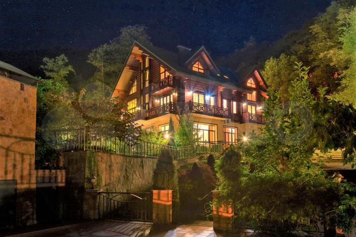 Дом 600 м² на участке 50 сот.