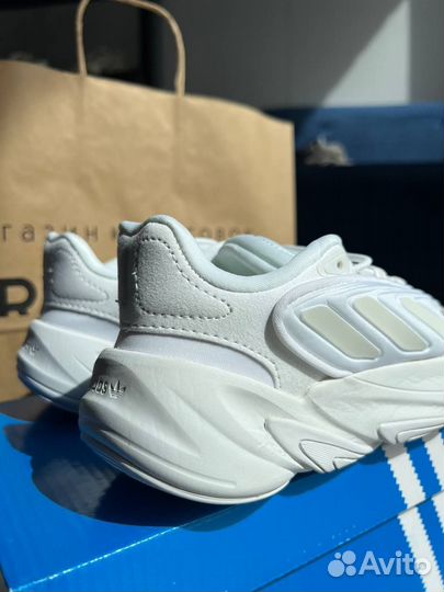 Кроссовки adidas ozelia