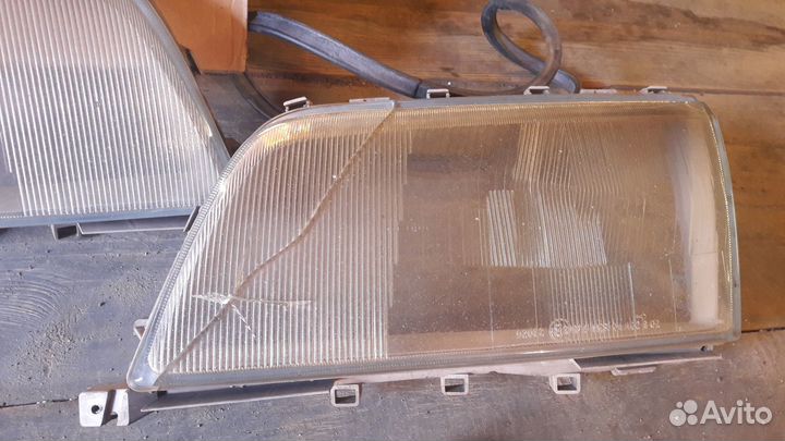 Стекло фары правое Mercedes-Benz W202 1996-2000