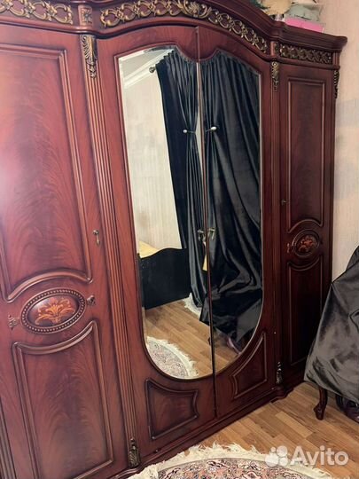 Кровать,шкаф и комод