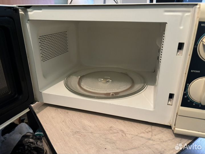 Микроволновая печь в хорошем состоянии