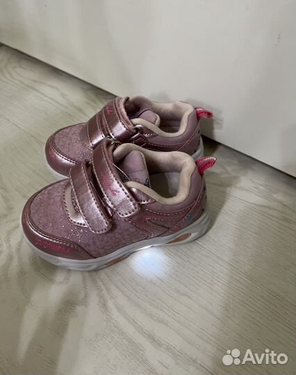 Кроссовки для девочки