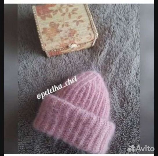 Розовая пушистая шапка