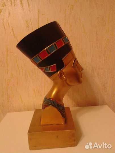 Бюст Нефертити из Египта