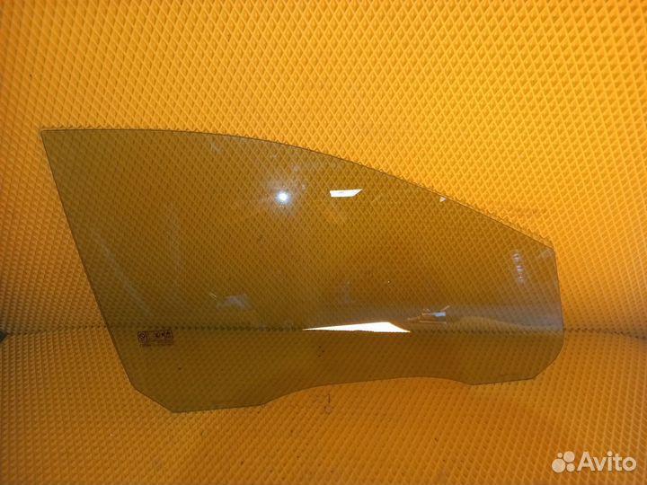 Стекло двери переднее правое Форд Фокус 2