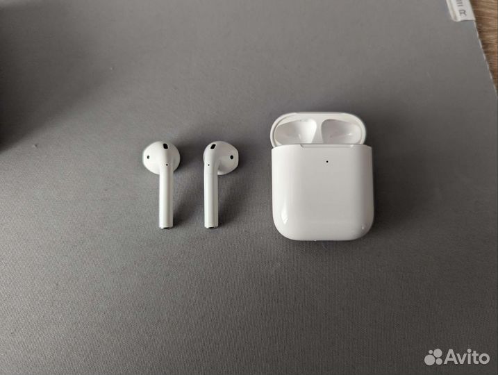 Наушники Apple AirPods 2 with charging case