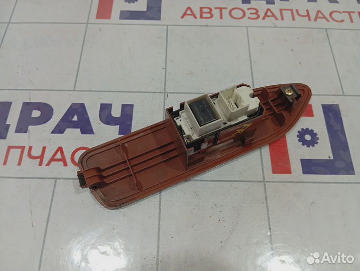 Кнопка стеклоподъемника переднего левого Toyota Land Cruiser (J100) 84810-60050