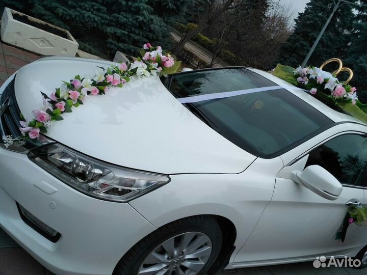 Свадебное украшение на машину