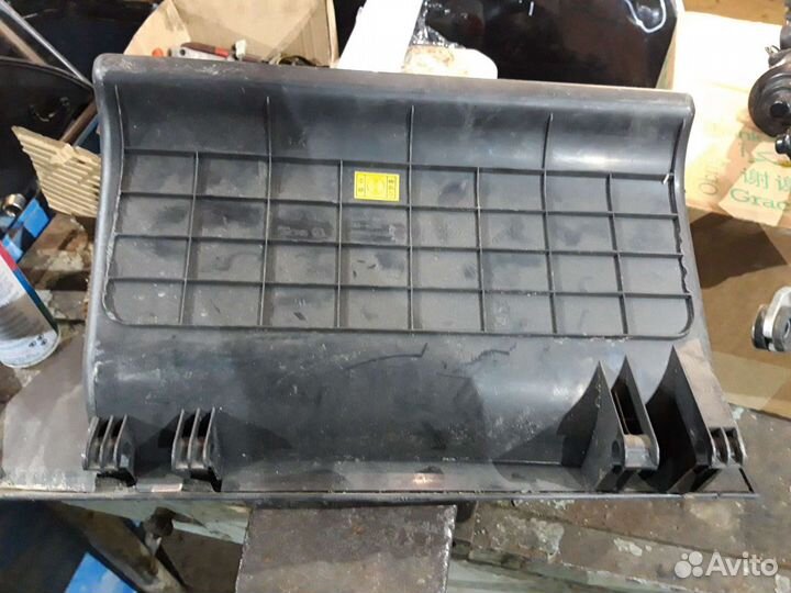 Бардачок Хендай Солярис 1