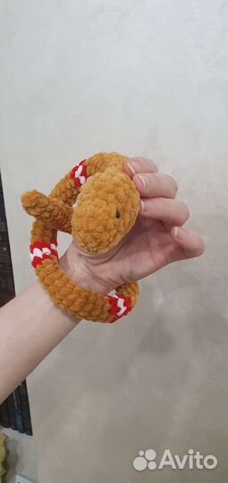 Змея вязаная ручной работы