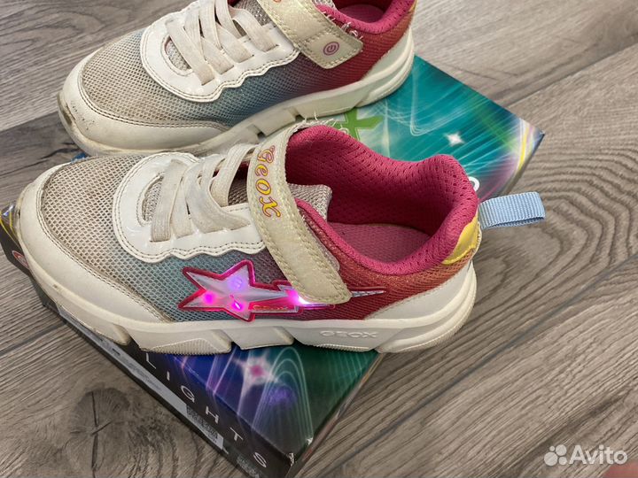 Кроссовки для девочки
