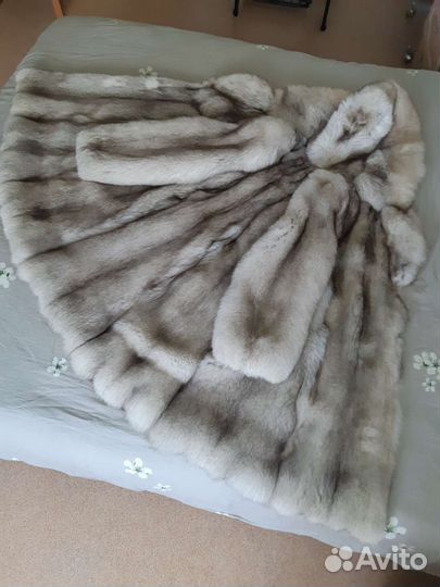 Шуба песцовая бело,серая,капюшон огромный,цельная