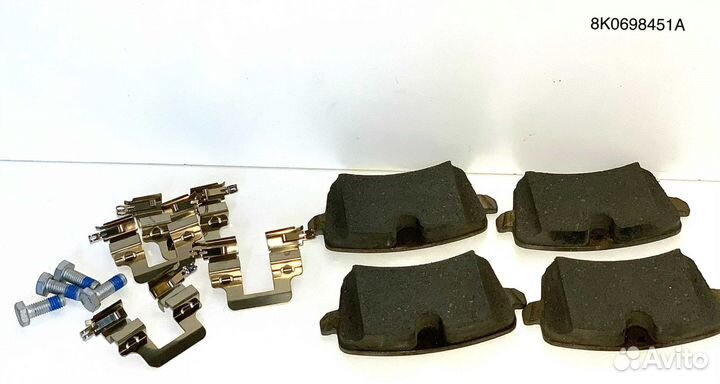 Тормозные колодки Volkswagen 8K0698451A