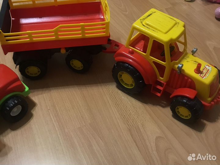 Игрушки трактор и грузовик