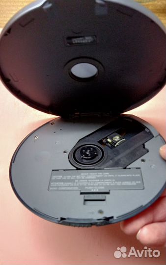 CD плеер Sony Walkman D-NE830