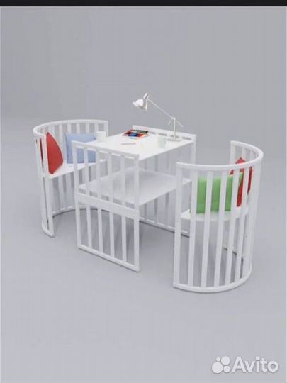 Детская кроватка с маятником