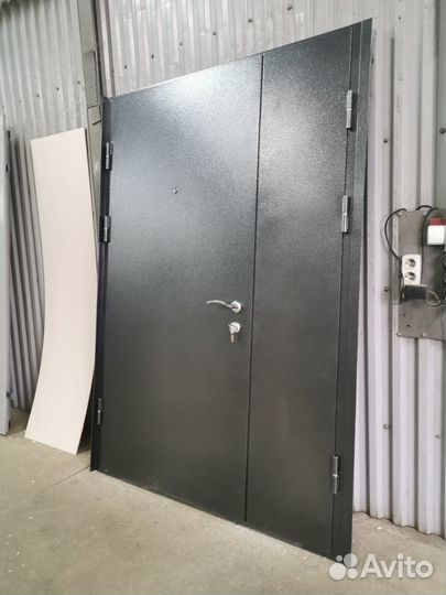 Тамбурная дверь металлическая