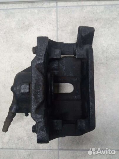 Суппорт тормозной передний правый Renault Laguna 1