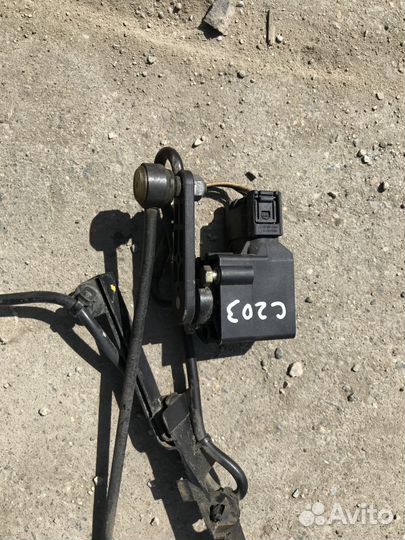 Задний датчик уровня кузова Mercedes-Benz W203