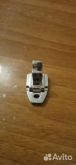 Швейная лапка для потайной молнии