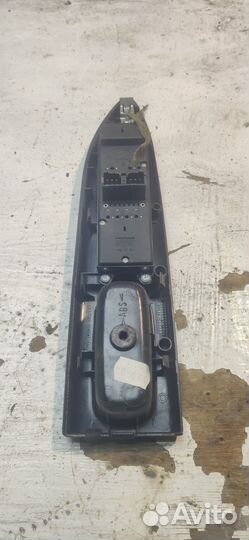 Блок управления стеклоподъемниками Toyota Avensis