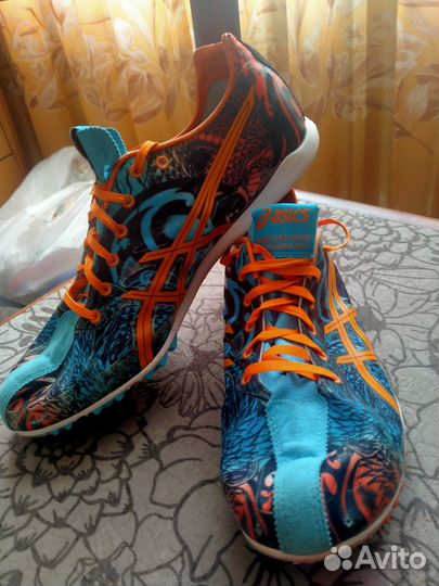 Продам шиповки Asics для бега на средние дистанции