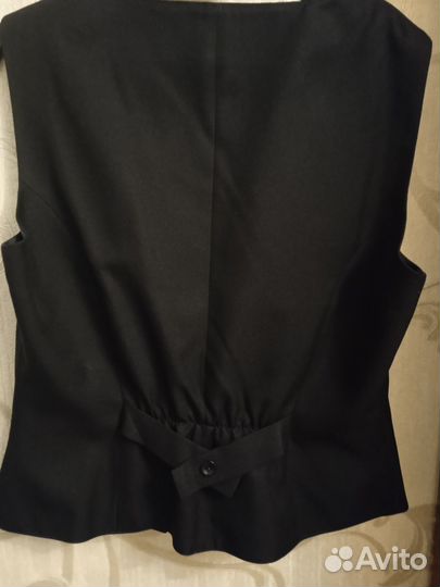 Продаю жилетку школьную на девочку на 170 -96