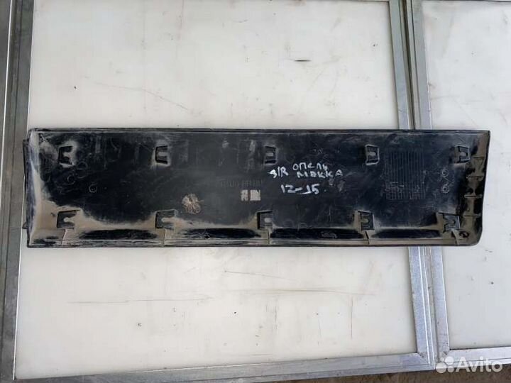 Молдинг двери задний правый Opel Mokka