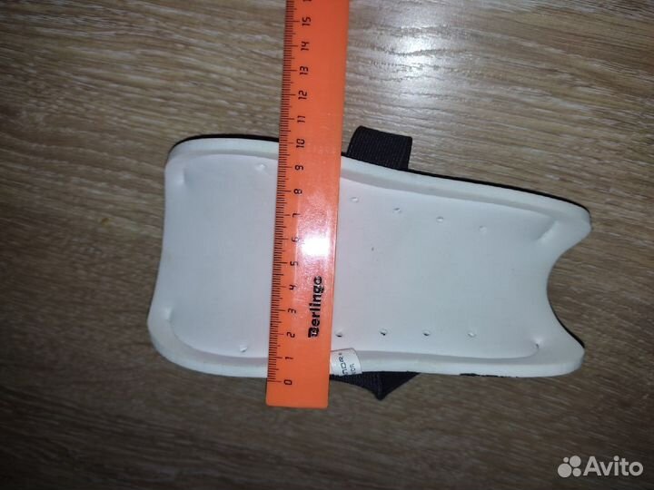 Щитки футбольные Rucanor