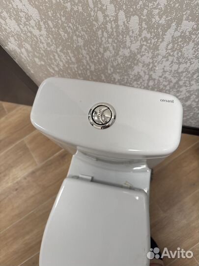 Унитаз в отличном состоянии все работает