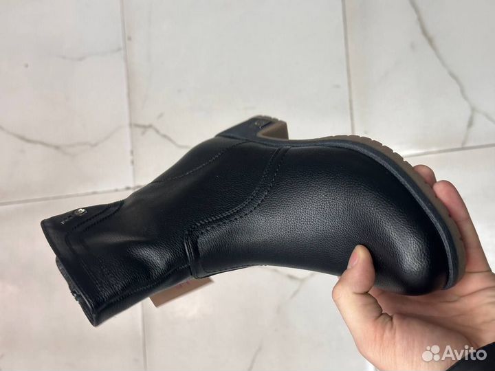 Кожаные сапоги женские демисезонные