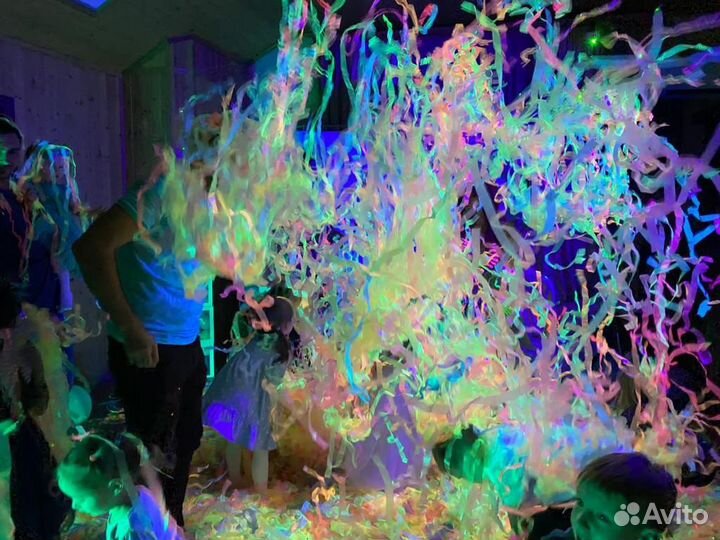 Бумажное шоу, неоновое шоу