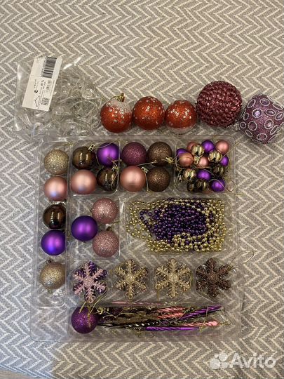 Елка искусственная с игрушками