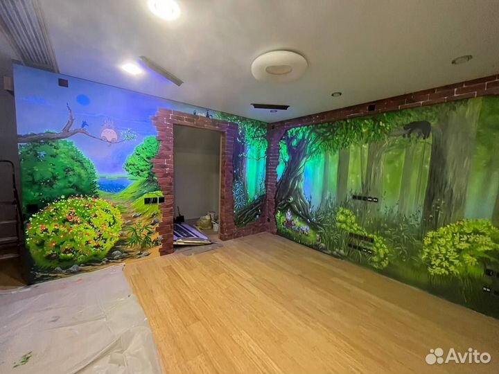 Художник. Роспись стен. Барельеф