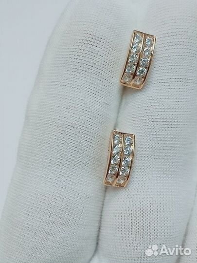 Золотые серьги с камнем