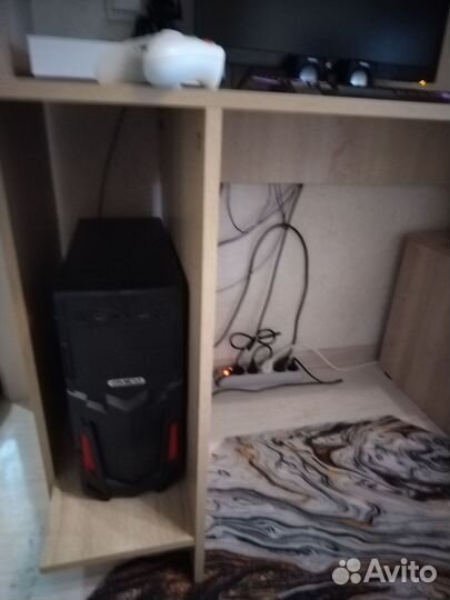 Письменный стол