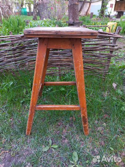 Подставка под цветы