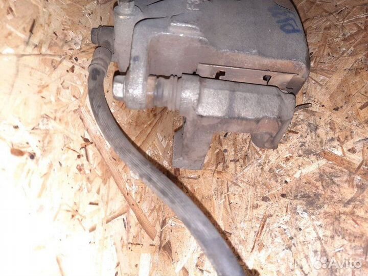 Суппорт передний правый Nissan Teana J32 VQ35DE